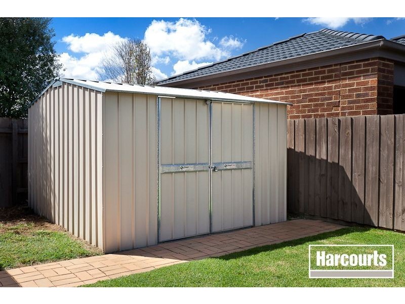 15 Sir Thomas Drive, Pakenham VIC 3810