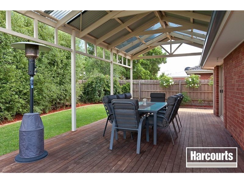 15 Sir Thomas Drive, Pakenham VIC 3810