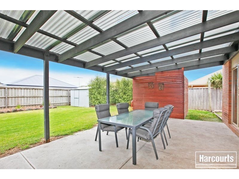 24 Riddell Grove, Pakenham VIC 3810