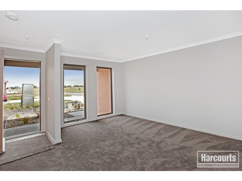 33 Elwood Avenue, Pakenham VIC 3810