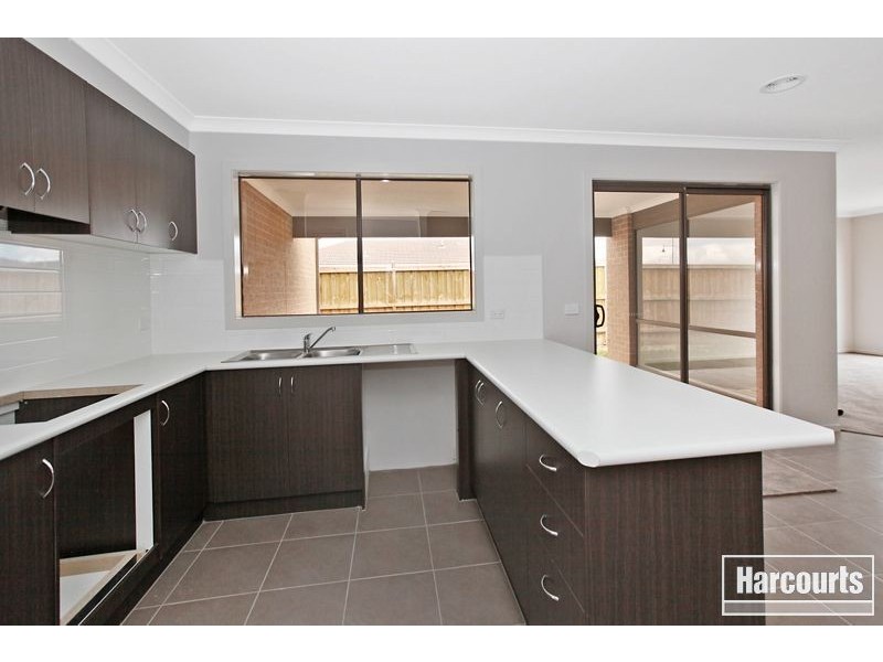 33 Elwood Avenue, Pakenham VIC 3810