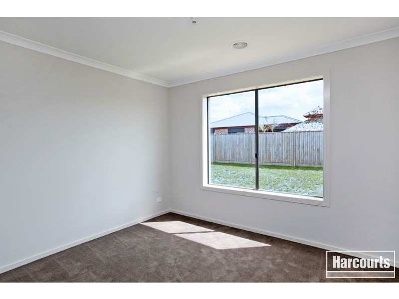 33 Elwood Avenue, Pakenham VIC 3810