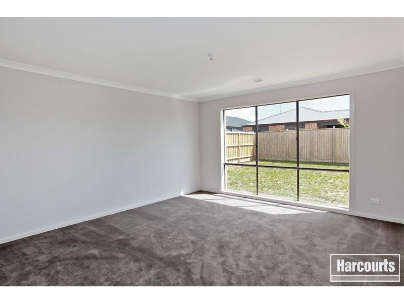 33 Elwood Avenue, Pakenham VIC 3810