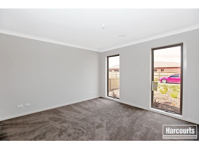 33 Elwood Avenue, Pakenham VIC 3810