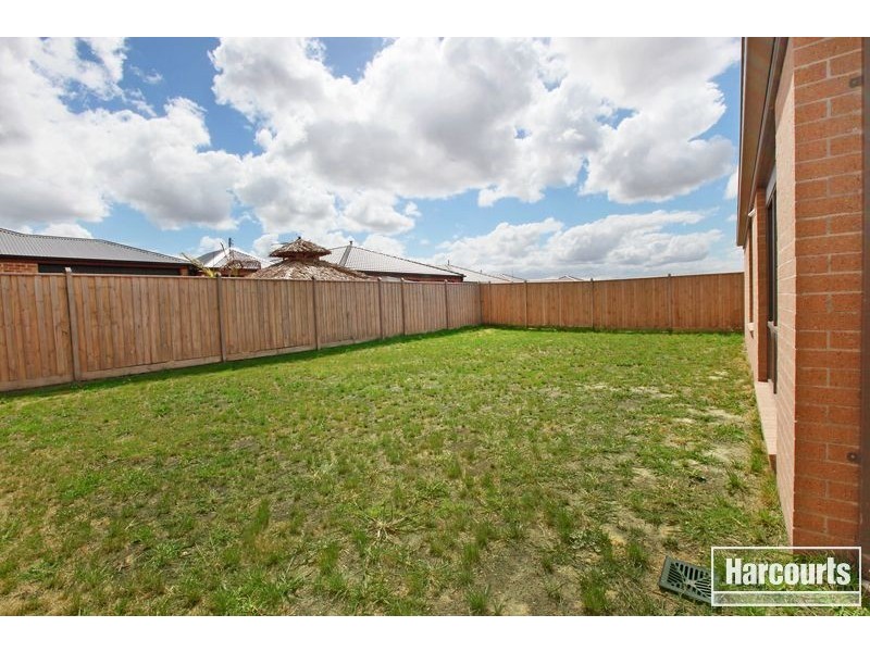 33 Elwood Avenue, Pakenham VIC 3810