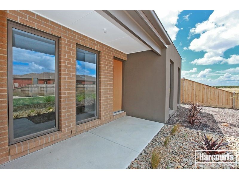 33 Elwood Avenue, Pakenham VIC 3810