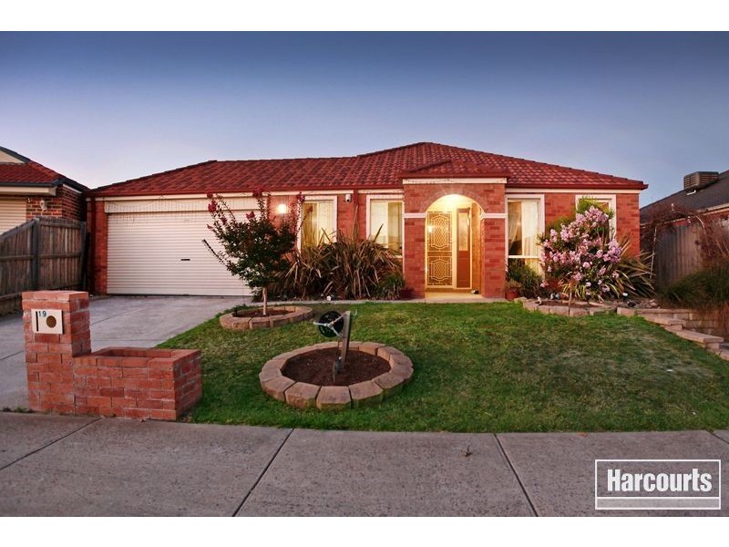 19 Amberley Drive, Pakenham VIC 3810