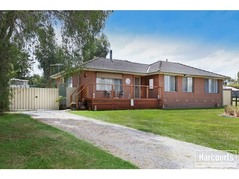 24 Railway Avenue, Tynong VIC 3813