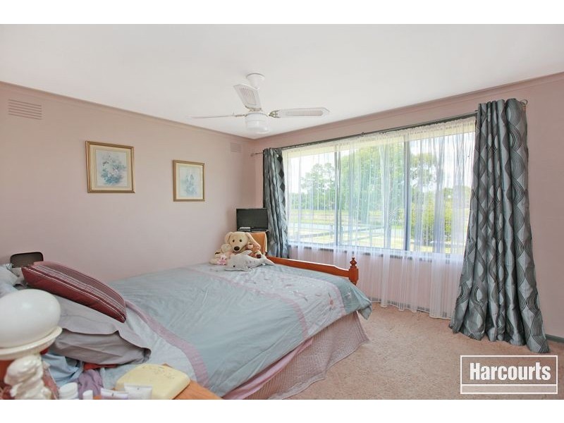 24 Railway Avenue, Tynong VIC 3813