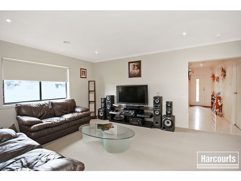 2 Viola Avenue, Pakenham VIC 3810