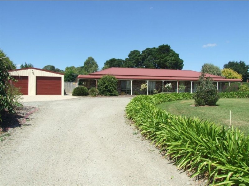 21 Pine Hill Drive, Pakenham VIC 3810