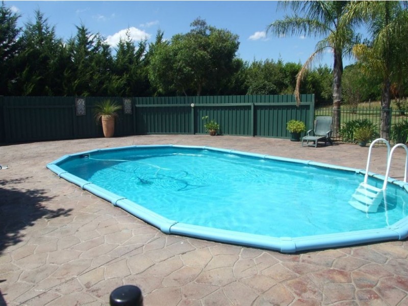 21 Pine Hill Drive, Pakenham VIC 3810