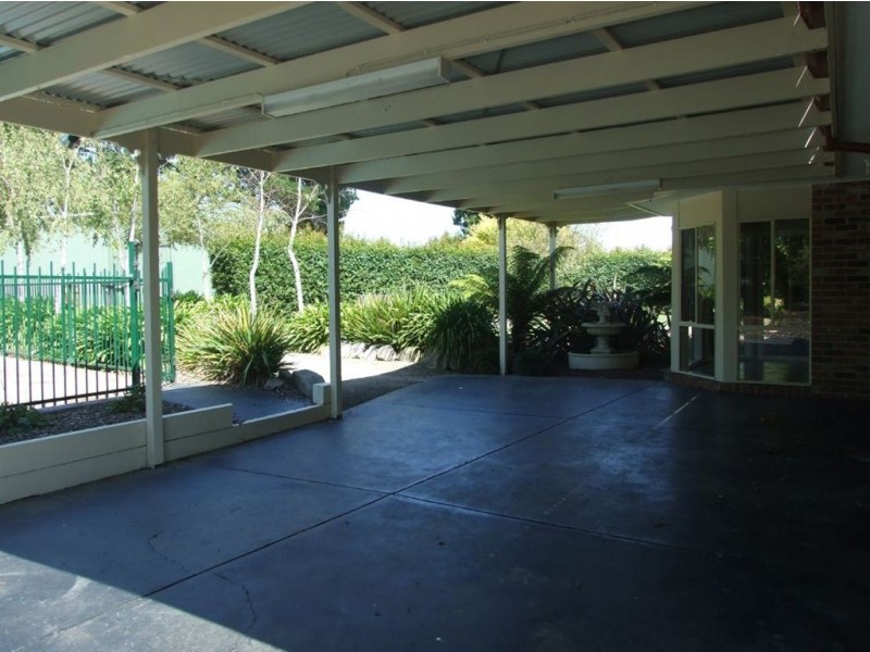 21 Pine Hill Drive, Pakenham VIC 3810