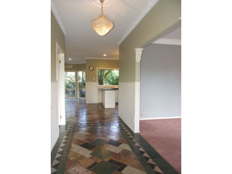 21 Pine Hill Drive, Pakenham VIC 3810