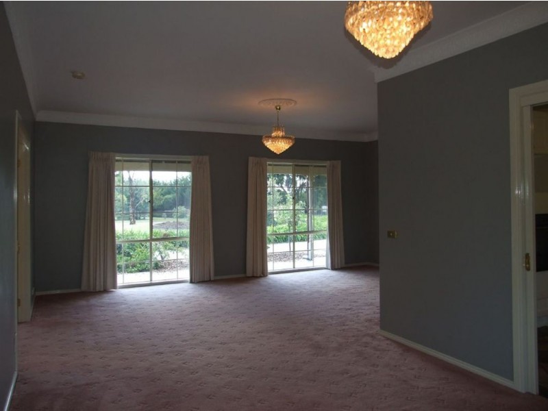 21 Pine Hill Drive, Pakenham VIC 3810