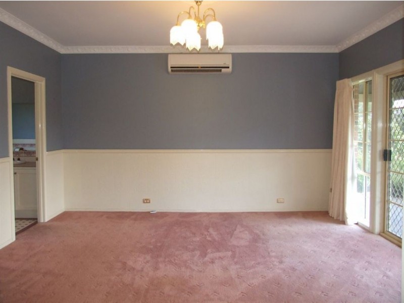 21 Pine Hill Drive, Pakenham VIC 3810