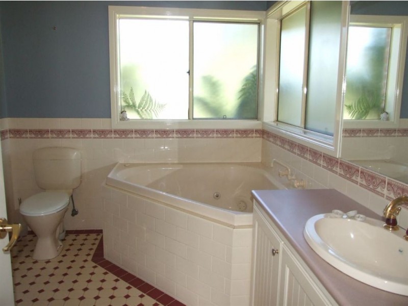 21 Pine Hill Drive, Pakenham VIC 3810