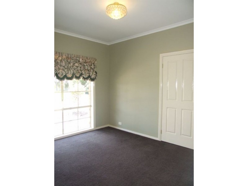 21 Pine Hill Drive, Pakenham VIC 3810