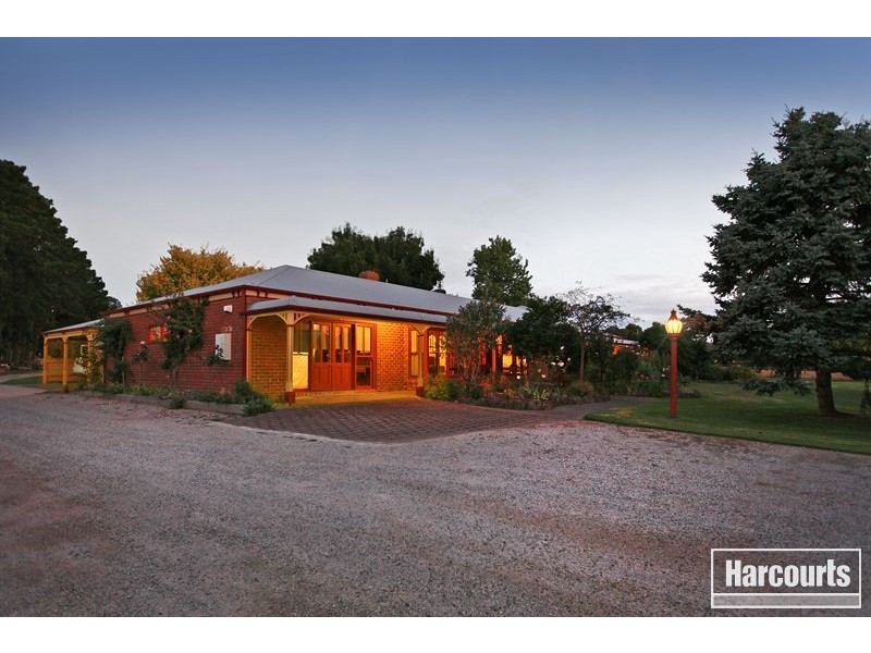 23 Pinehill Drive, Pakenham VIC 3810