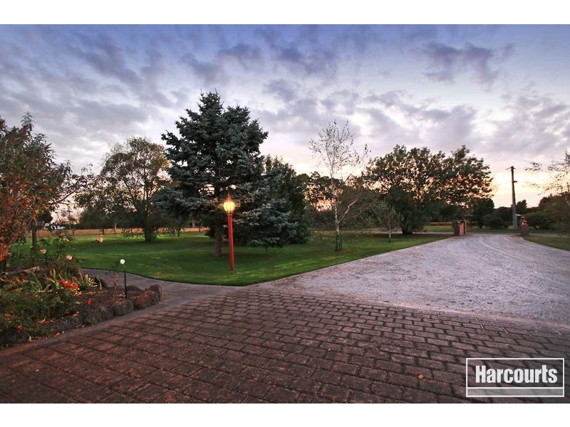 23 Pinehill Drive, Pakenham VIC 3810