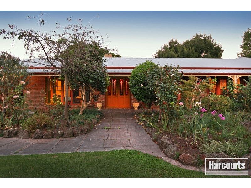 23 Pinehill Drive, Pakenham VIC 3810