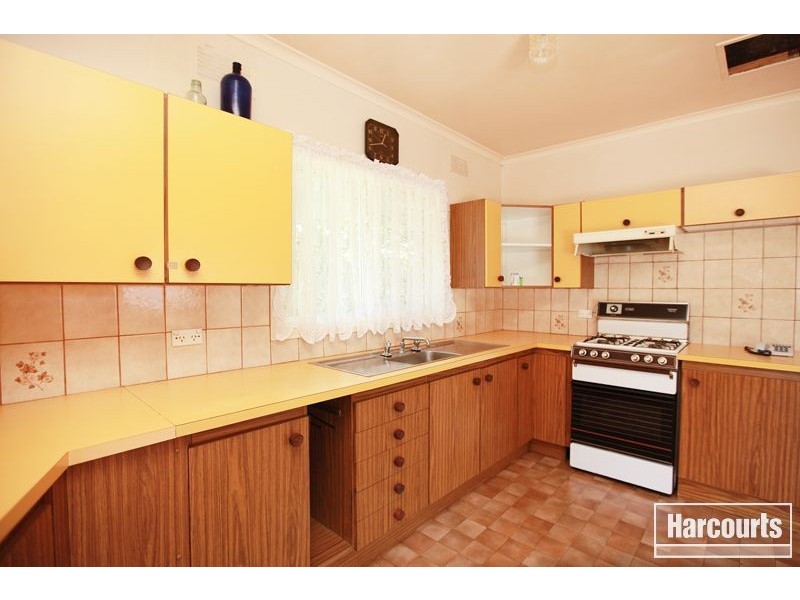 9 James Street, Pakenham VIC 3810