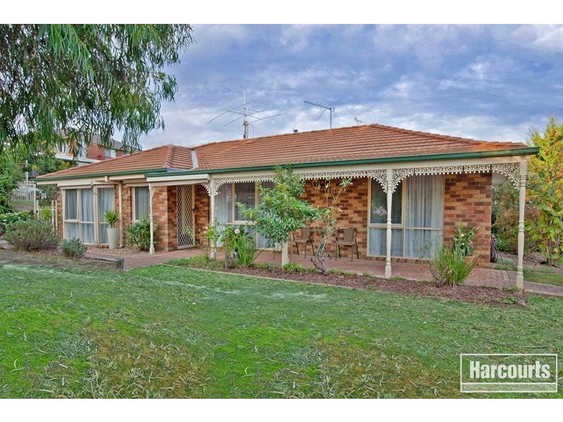 4 Highland Drive, Pakenham VIC 3810