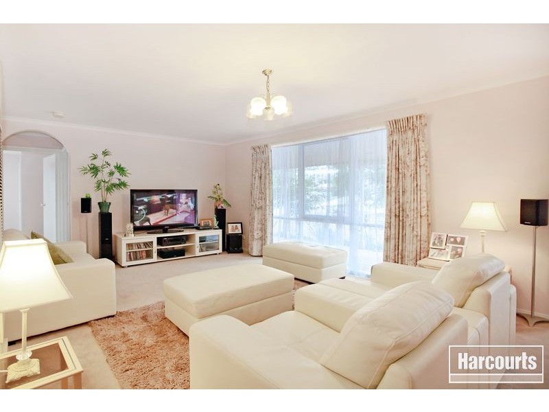 4 Highland Drive, Pakenham VIC 3810