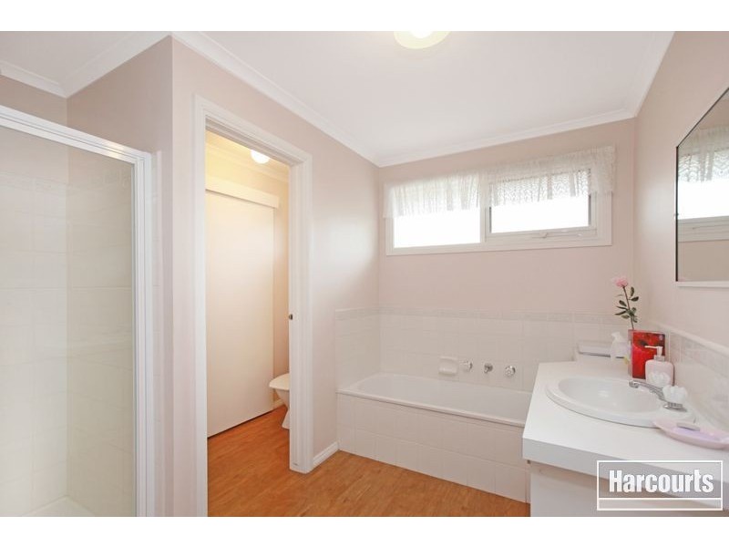 4 Highland Drive, Pakenham VIC 3810