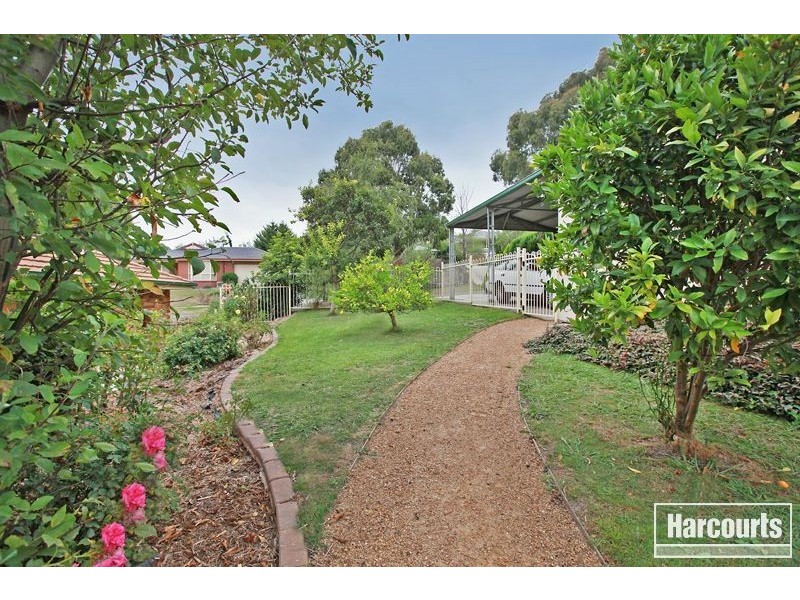 4 Highland Drive, Pakenham VIC 3810