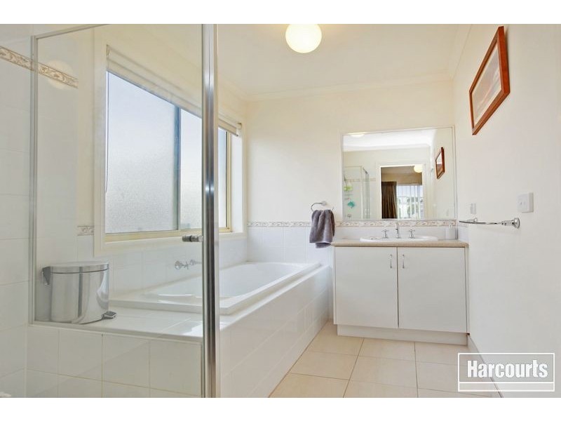 8/18 Ben Drive, Pakenham VIC 3810