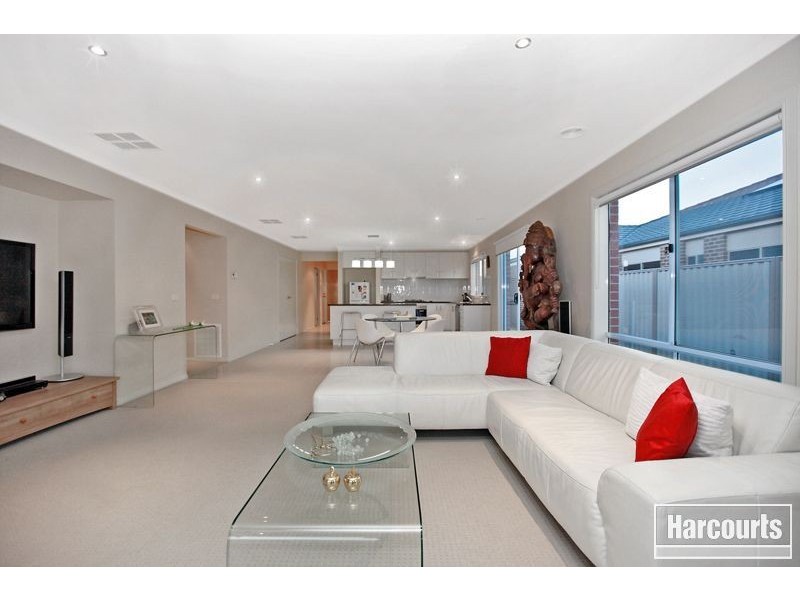 43 Edenbrook Circuit, Pakenham VIC 3810