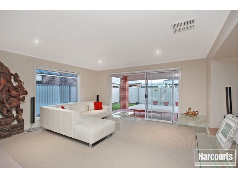 43 Edenbrook Circuit, Pakenham VIC 3810