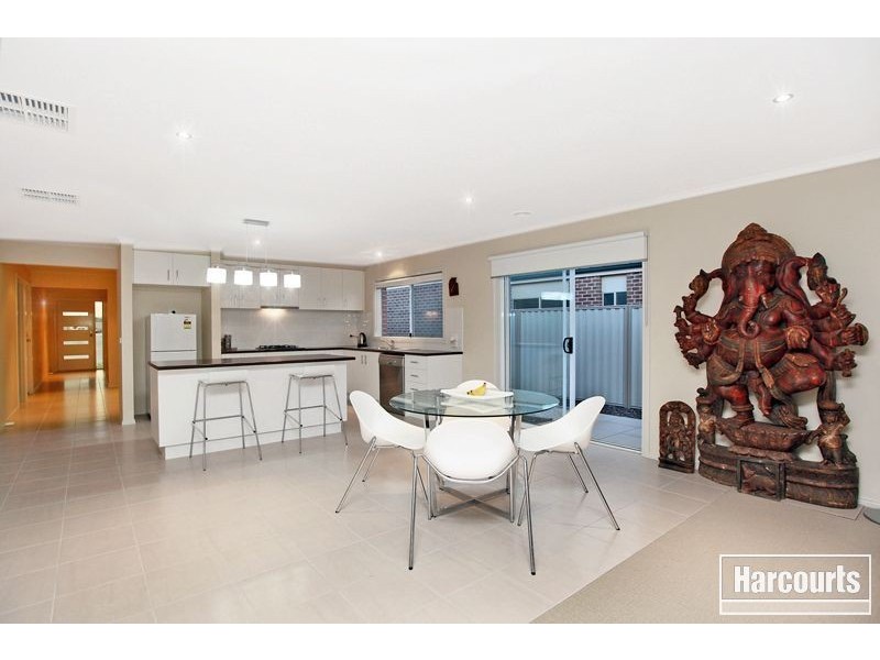 43 Edenbrook Circuit, Pakenham VIC 3810