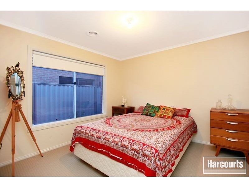 43 Edenbrook Circuit, Pakenham VIC 3810