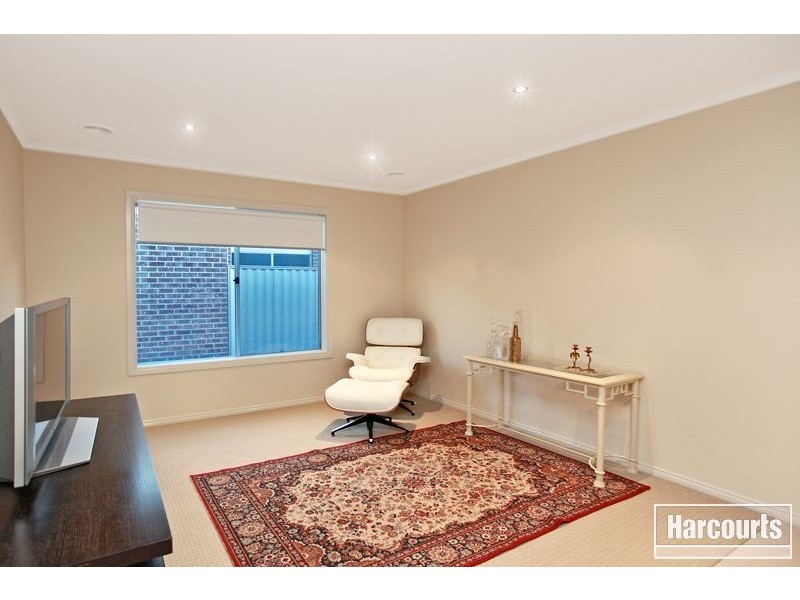 43 Edenbrook Circuit, Pakenham VIC 3810
