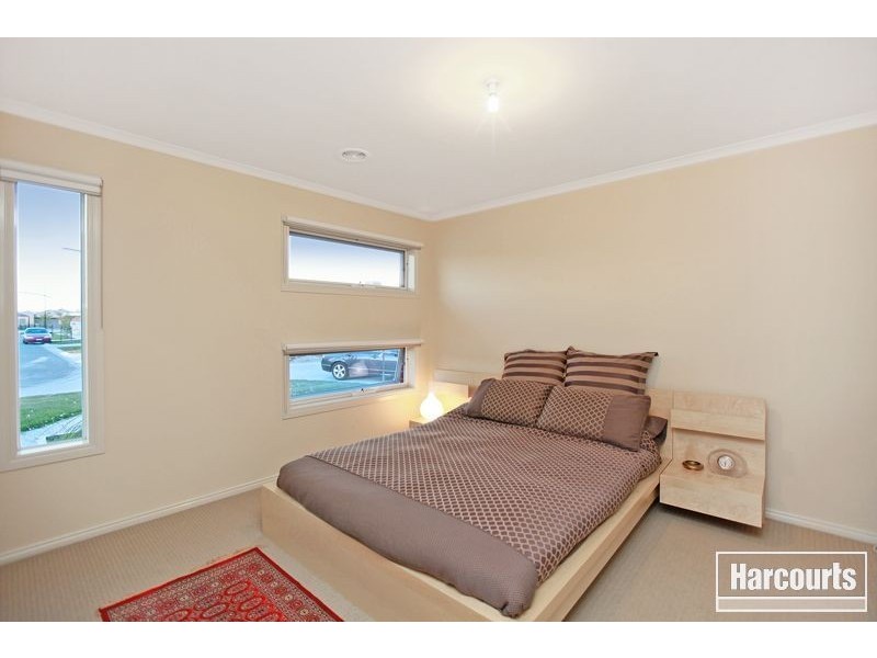 43 Edenbrook Circuit, Pakenham VIC 3810