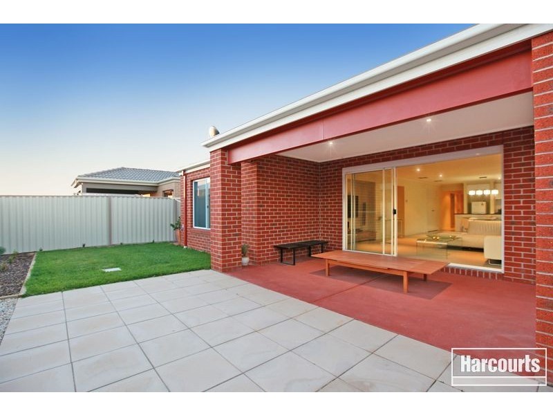 43 Edenbrook Circuit, Pakenham VIC 3810