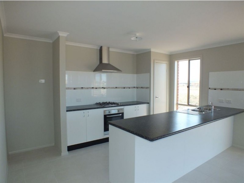 19 Spinebill Court, Pakenham VIC 3810