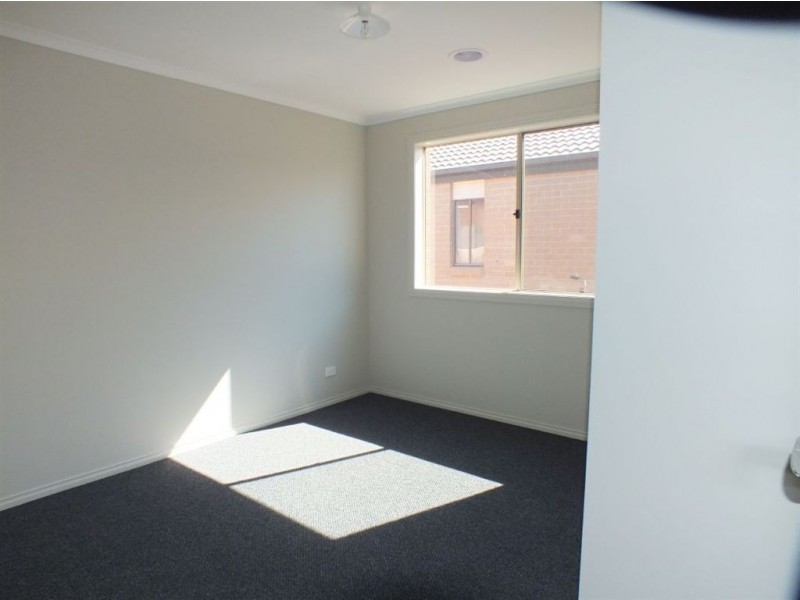 19 Spinebill Court, Pakenham VIC 3810