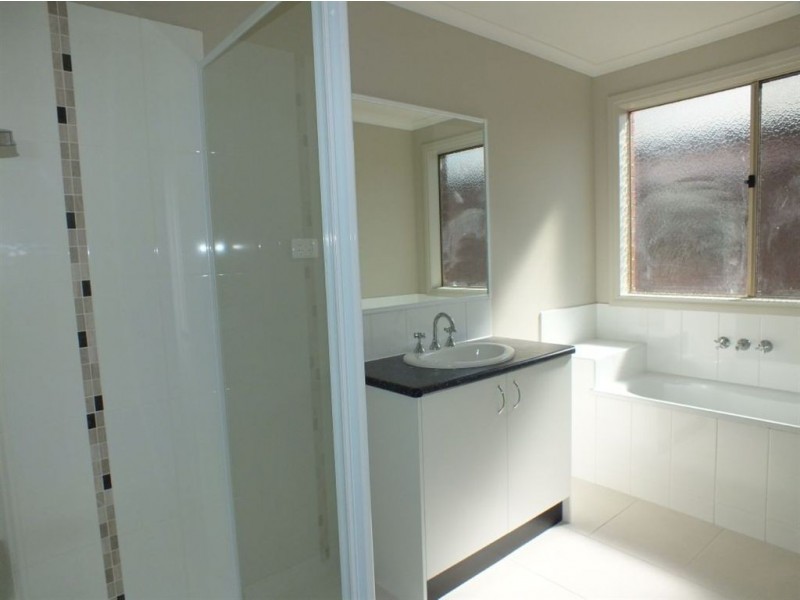 19 Spinebill Court, Pakenham VIC 3810