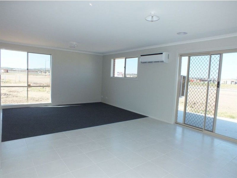 19 Spinebill Court, Pakenham VIC 3810