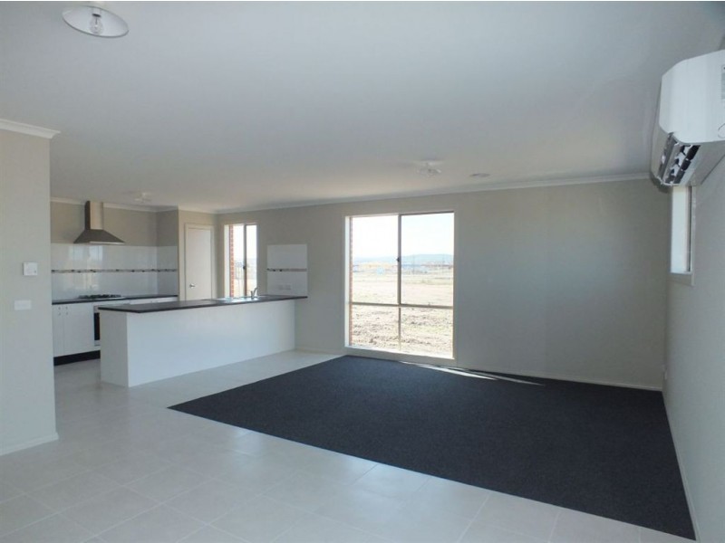 19 Spinebill Court, Pakenham VIC 3810