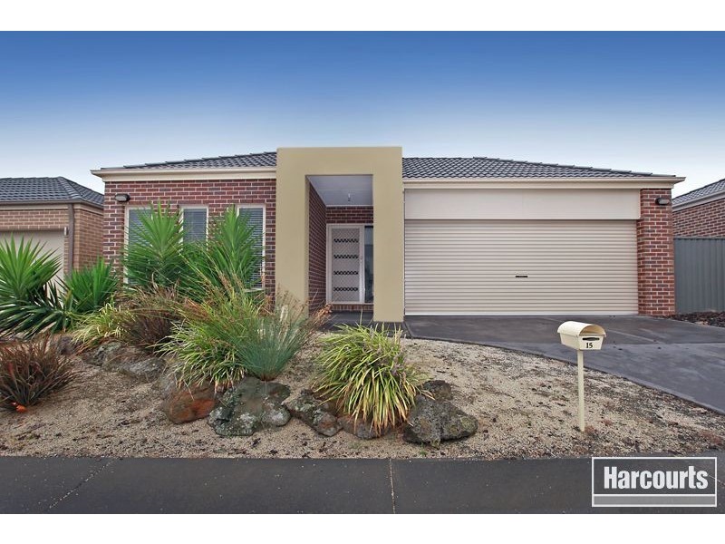 15 Downing Square, Pakenham VIC 3810