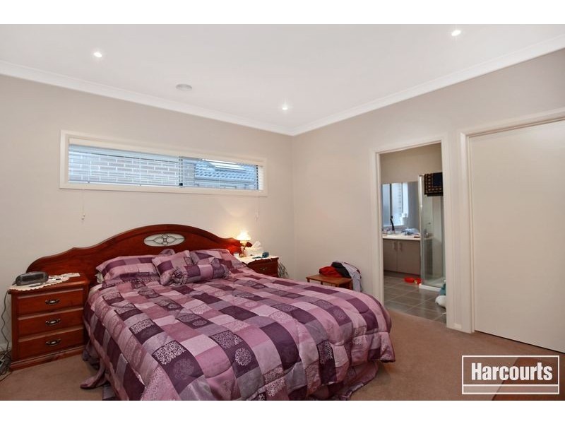 15 Downing Square, Pakenham VIC 3810