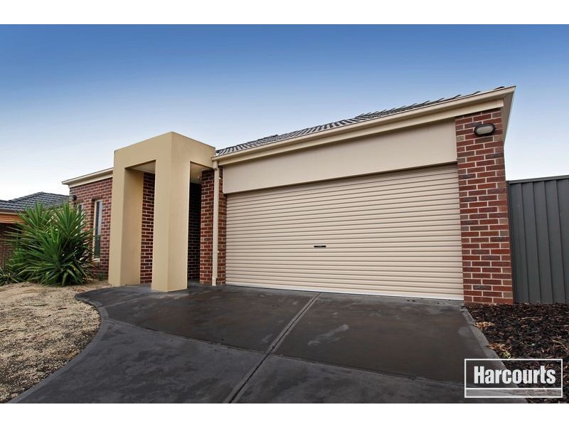 15 Downing Square, Pakenham VIC 3810