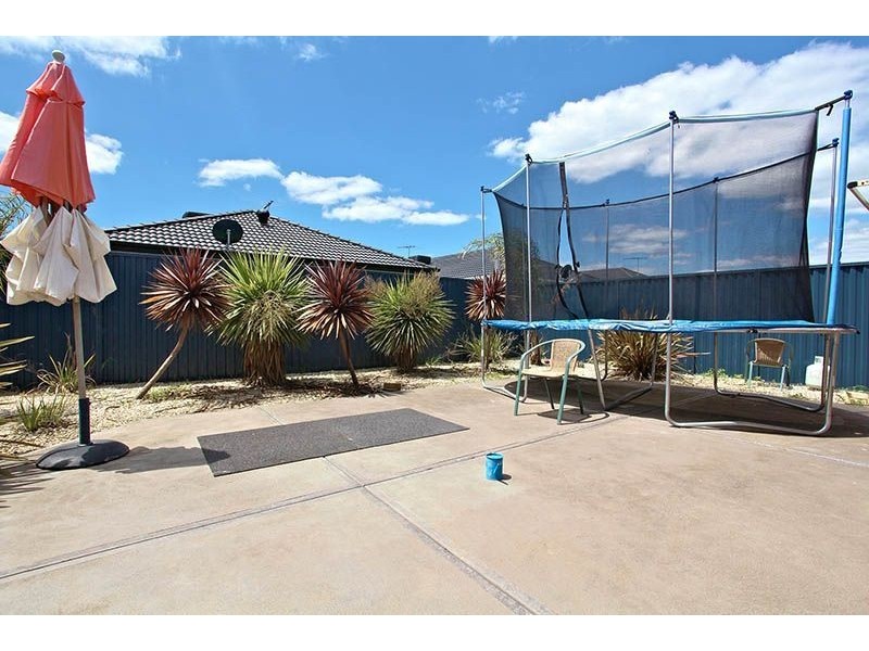 12 Dianella Close, Pakenham VIC 3810