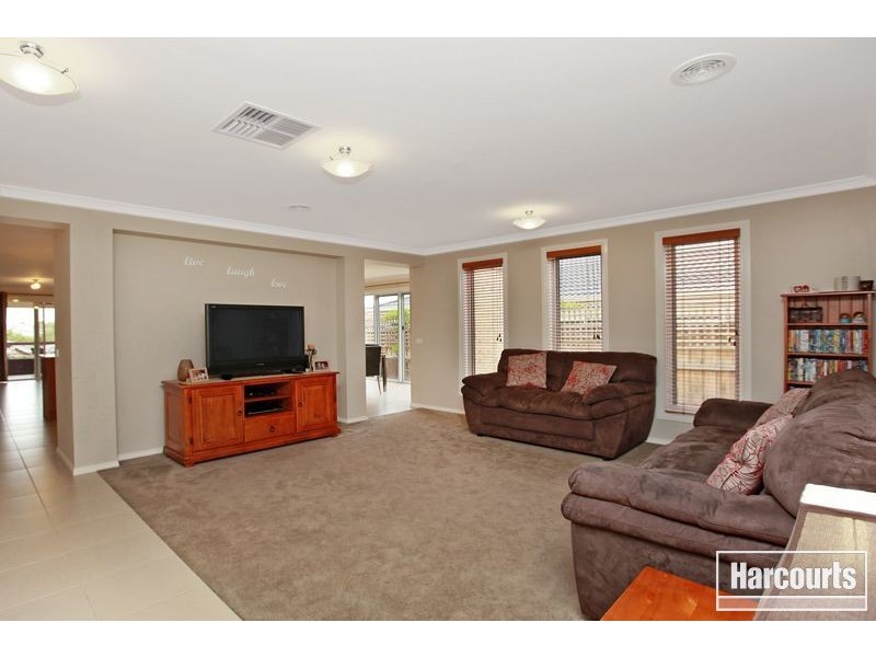 18 Tipperary Circuit, Pakenham VIC 3810