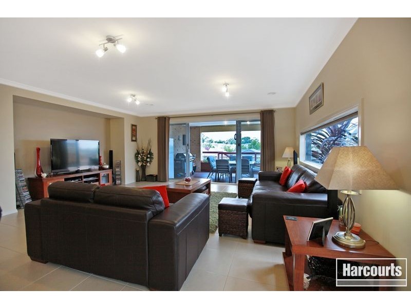 18 Tipperary Circuit, Pakenham VIC 3810