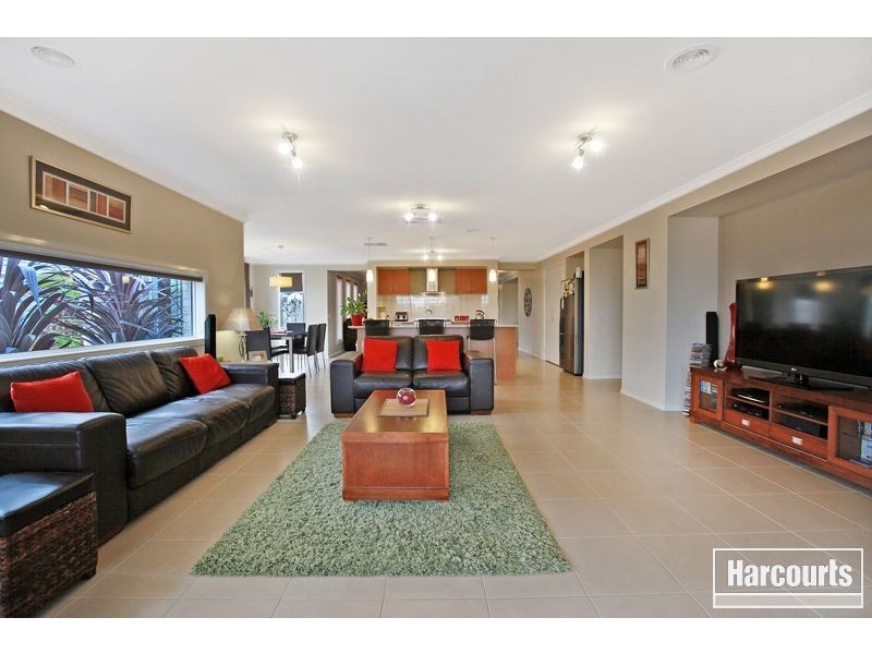 18 Tipperary Circuit, Pakenham VIC 3810